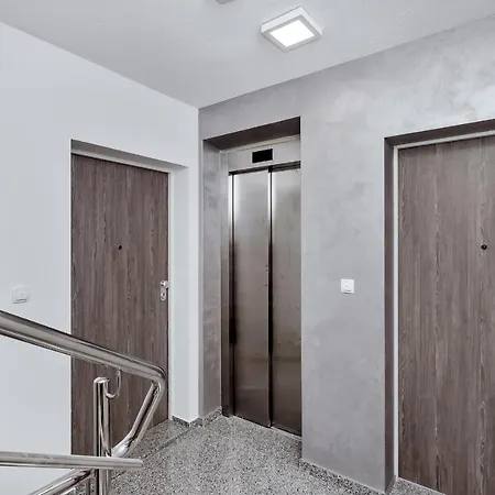 Luxury Sidro With Free Parking Apartament