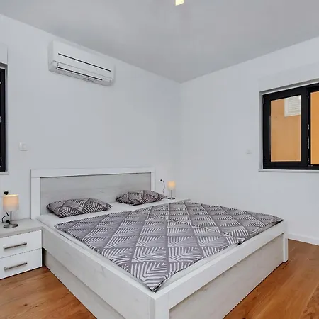 Luxury Sidro With Free Parking