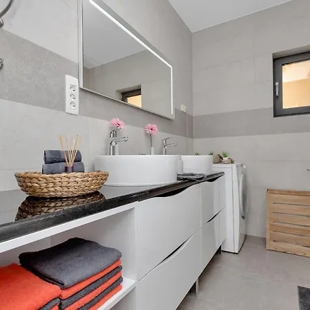 Luxury Sidro With Free Parking Apartment *